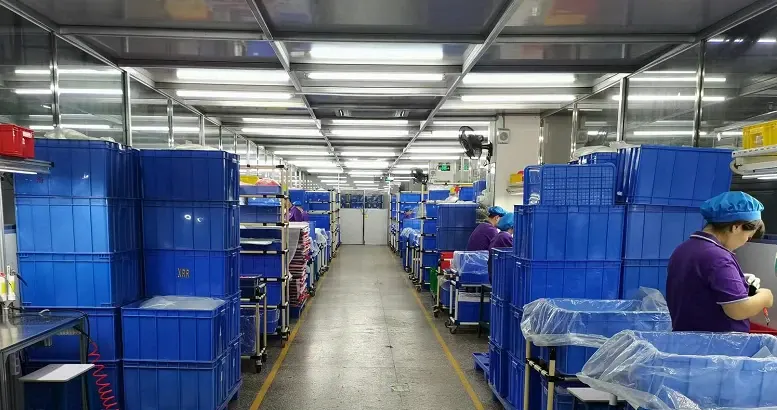 Operators and component bins in the molding production area