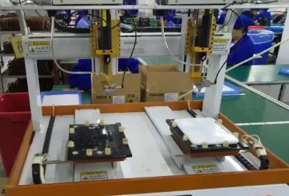 Automatic screwdriving equipment with paired component fixtures