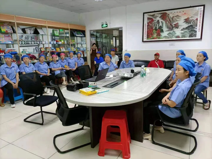Employee learning session — photograph 4