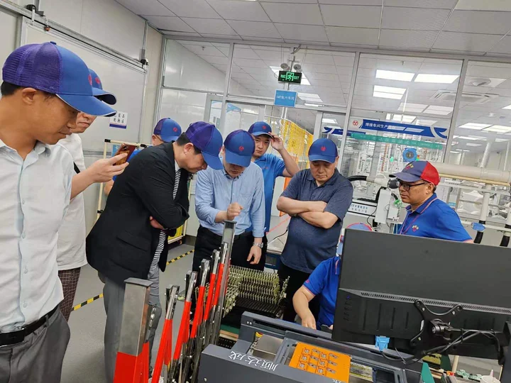 Customer factory visit — photograph 9