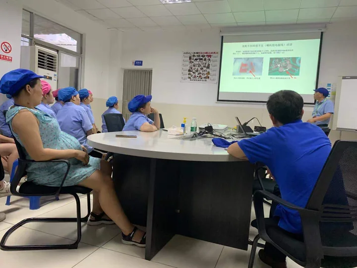 Employee learning session — photograph 3